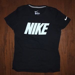 Nike women’s slim fit athletic shirt size large